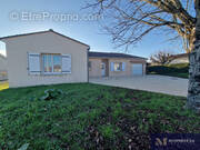 Maison à MONTMOREAU-SAINT-CYBARD