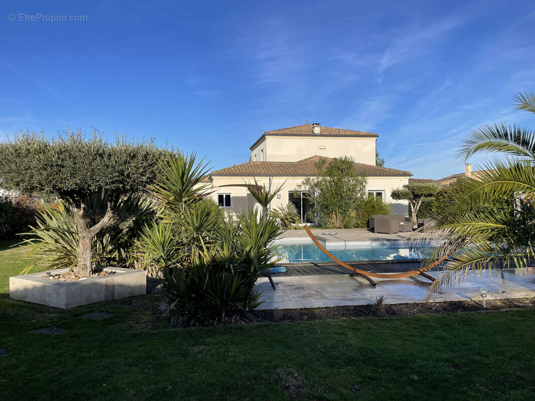 Maison à SAINT-MAGNE-DE-CASTILLON