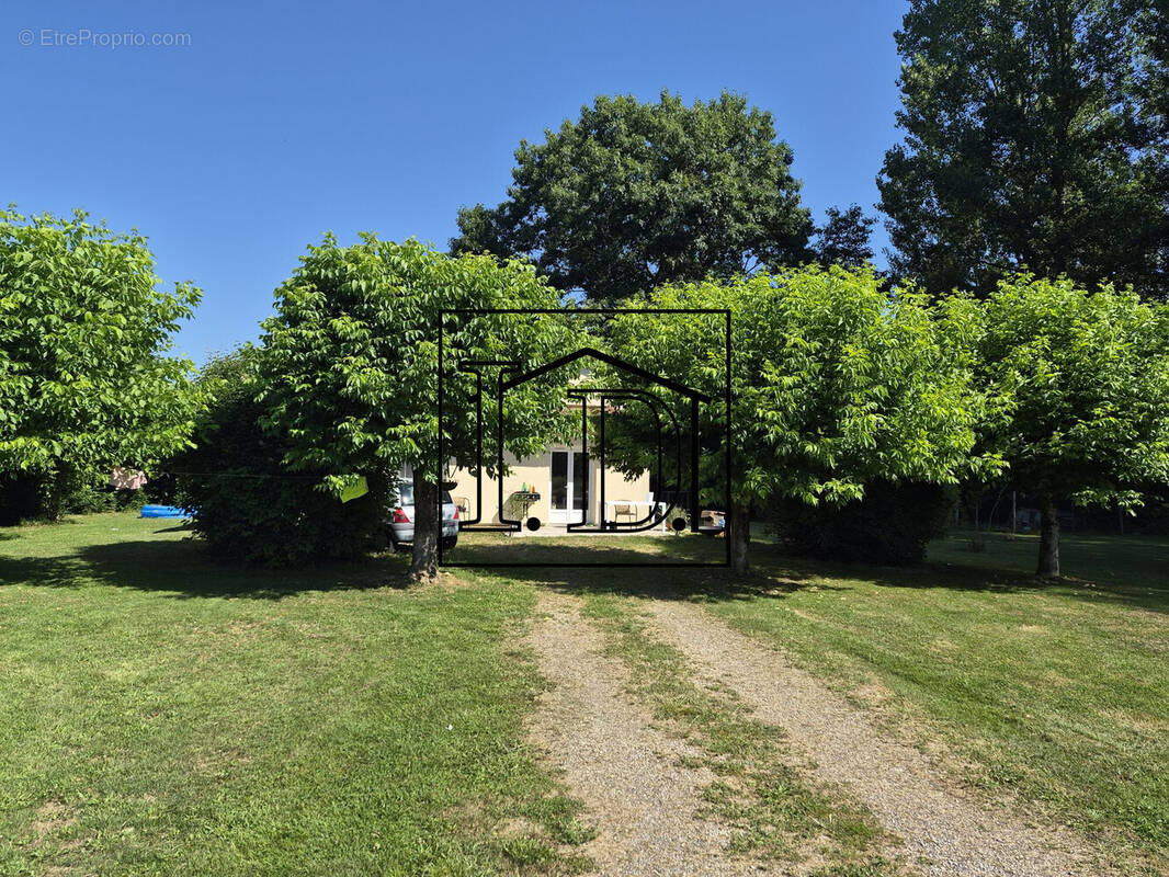 Façade avant - Maison à COURS-DE-PILE