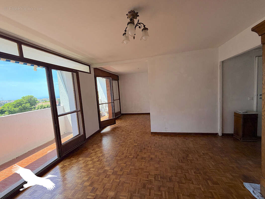 A VENDRE - Marseille 13009, Secteur Mazargues - Appartement 3/4 pièces 66 m2 avec extérieurs et cave - photo 2