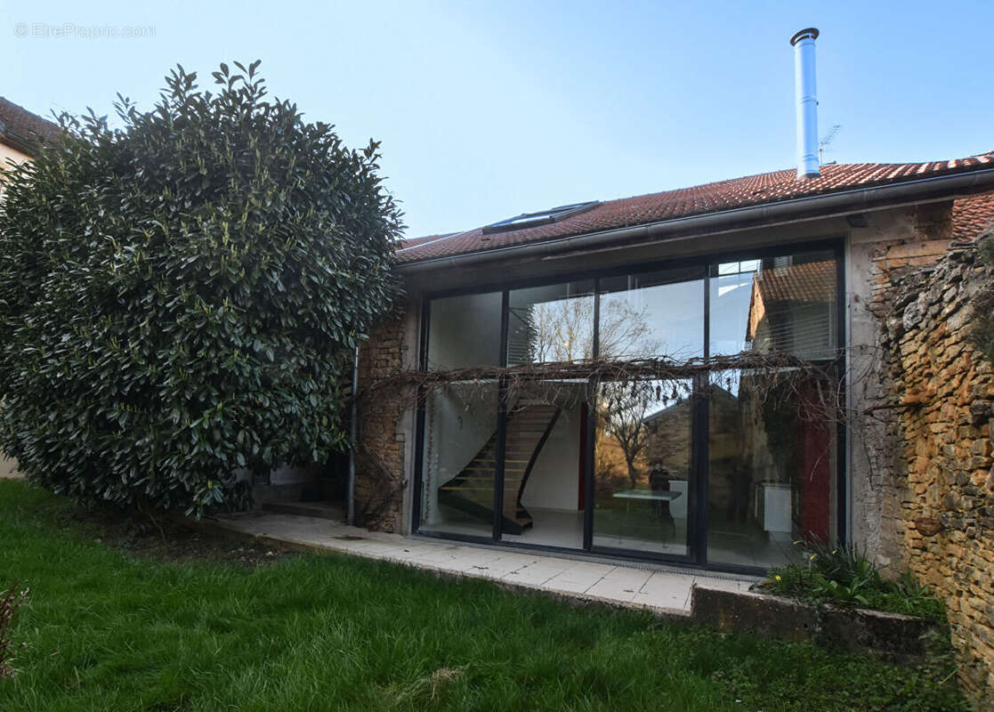 Appartement à VAIVRE-ET-MONTOILLE