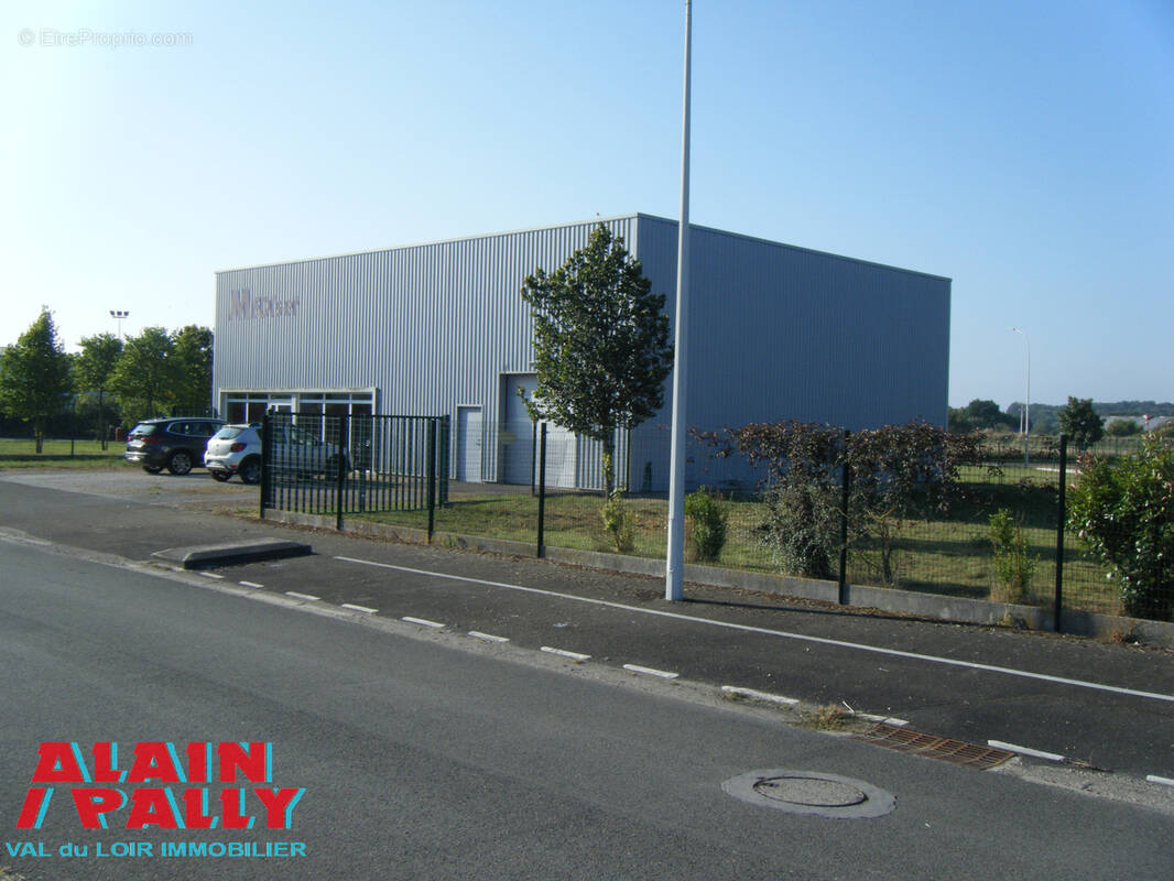 Commerce à CLOYES-SUR-LE-LOIR