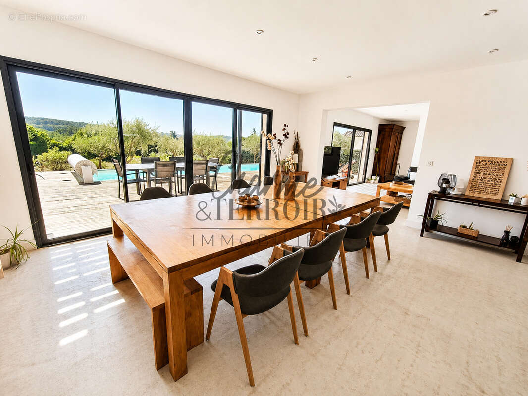 Superbe Villa contemporaine de plain-pied avec piscine et vue dégagée - photo 7