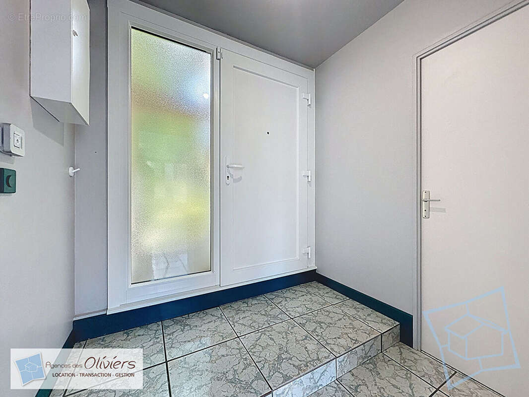 Appartement à VOISINS-LE-BRETONNEUX