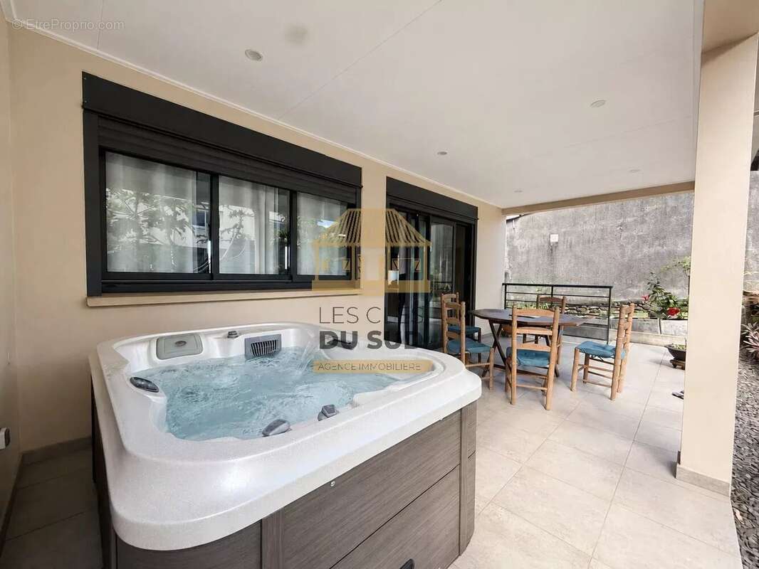 À vendre - villa de type t3 de 102,68m² environ -saint-joseph- 329 000€ - photo 2