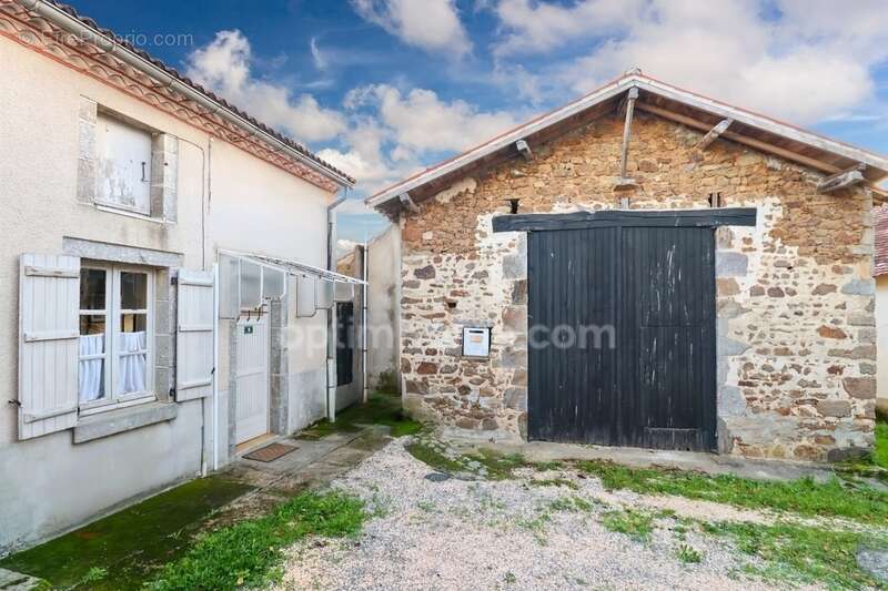 Maison à MAGNAC-LAVAL