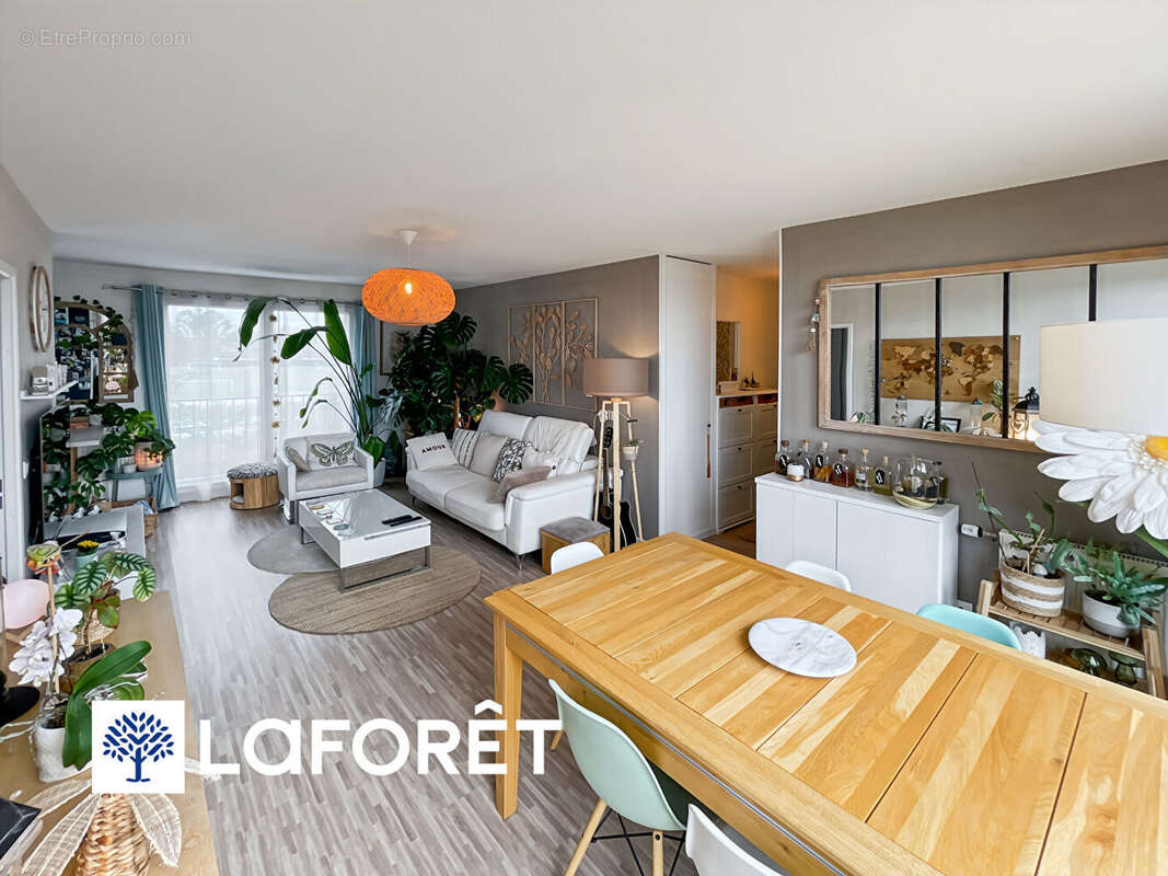 Appartement à SAINTE-GENEVIEVE-DES-BOIS