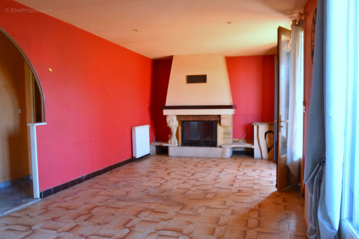 Maison à REYNIES