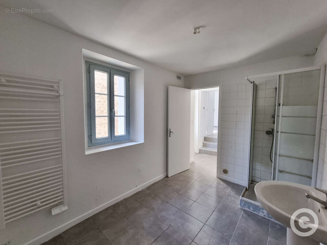 Immeuble de 5 logements au centre-ville d'Avallon avec dépendances - photo 20