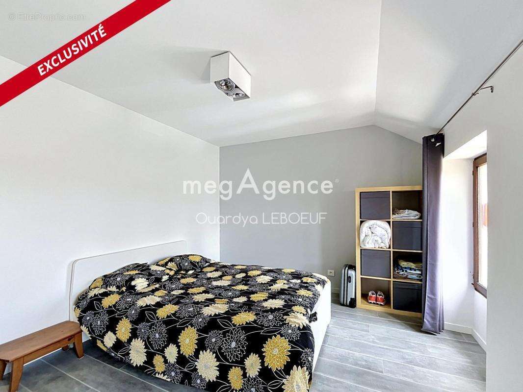 Maison en pierre rénovée, 3 chambres, garage et cour privative - photo 7