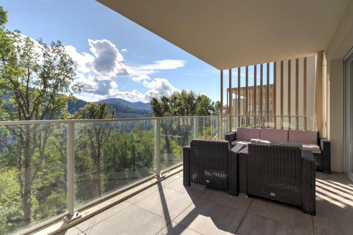 Appartement à GILETTE