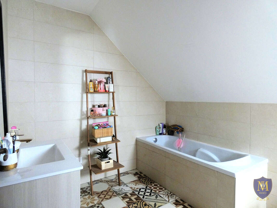 Saint-louis proche centre maison 5 pièces sur 4,20 ares de terrain - photo 8