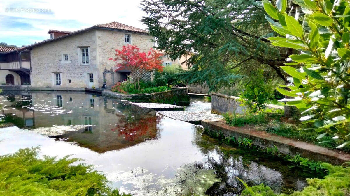 OVERVIEW - Maison à LIZANT