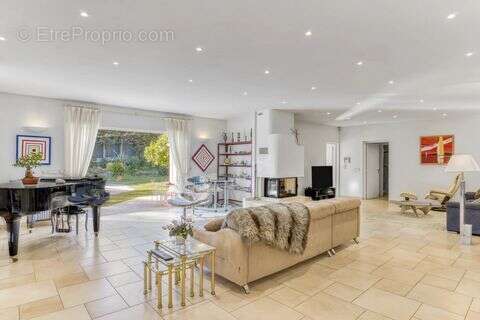 Maison à MANDELIEU-LA-NAPOULE