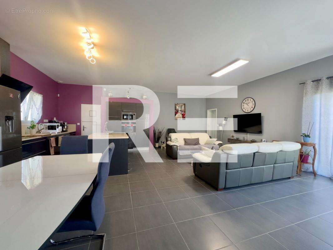 Maison à BELLEGARDE