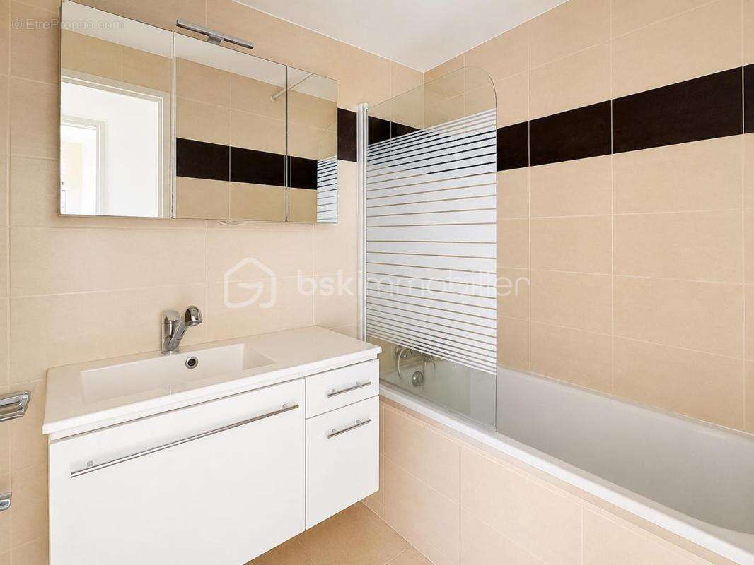 Cagnes-sur-mer – 2 pièces traversant avec vue mer panoramique, piscine, parking et cave - photo 14