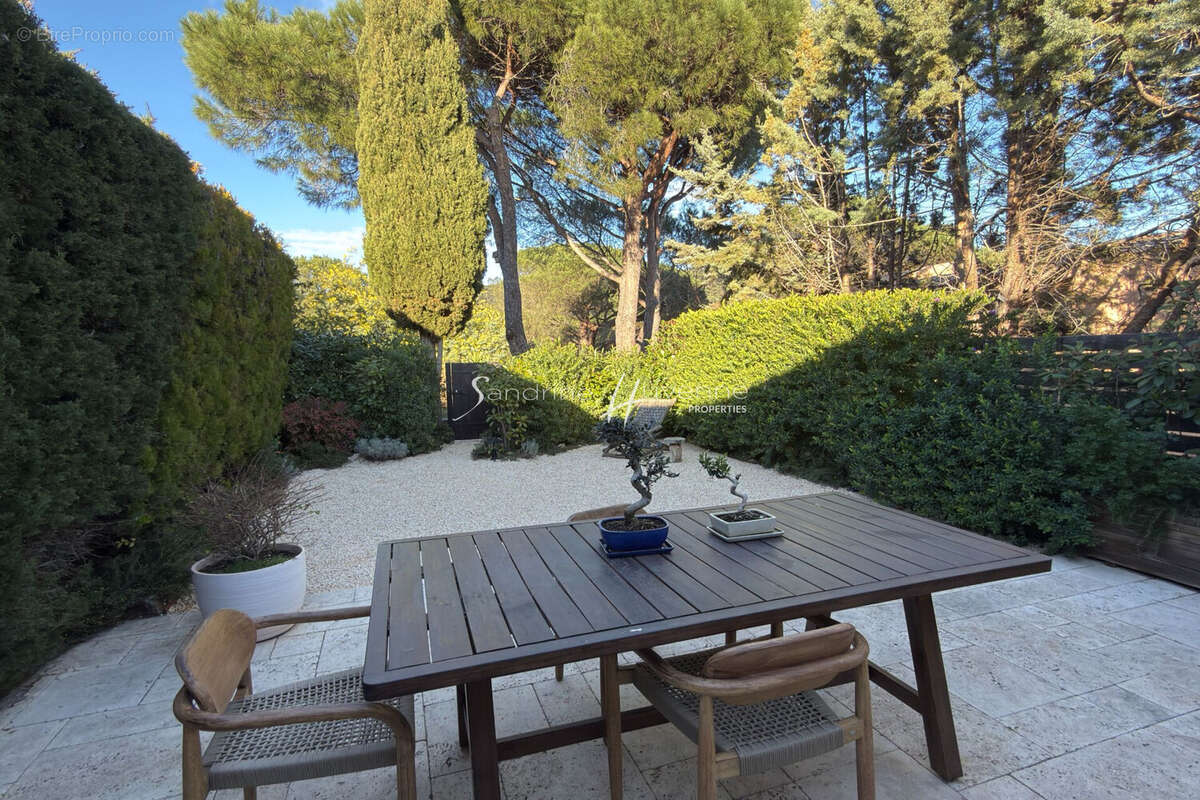 Appartement à LA CROIX-VALMER