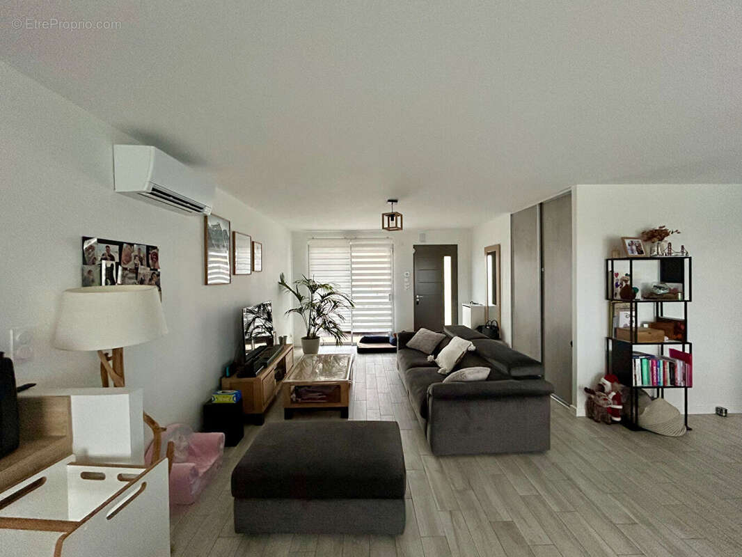 Maison à SAINTE-NEOMAYE