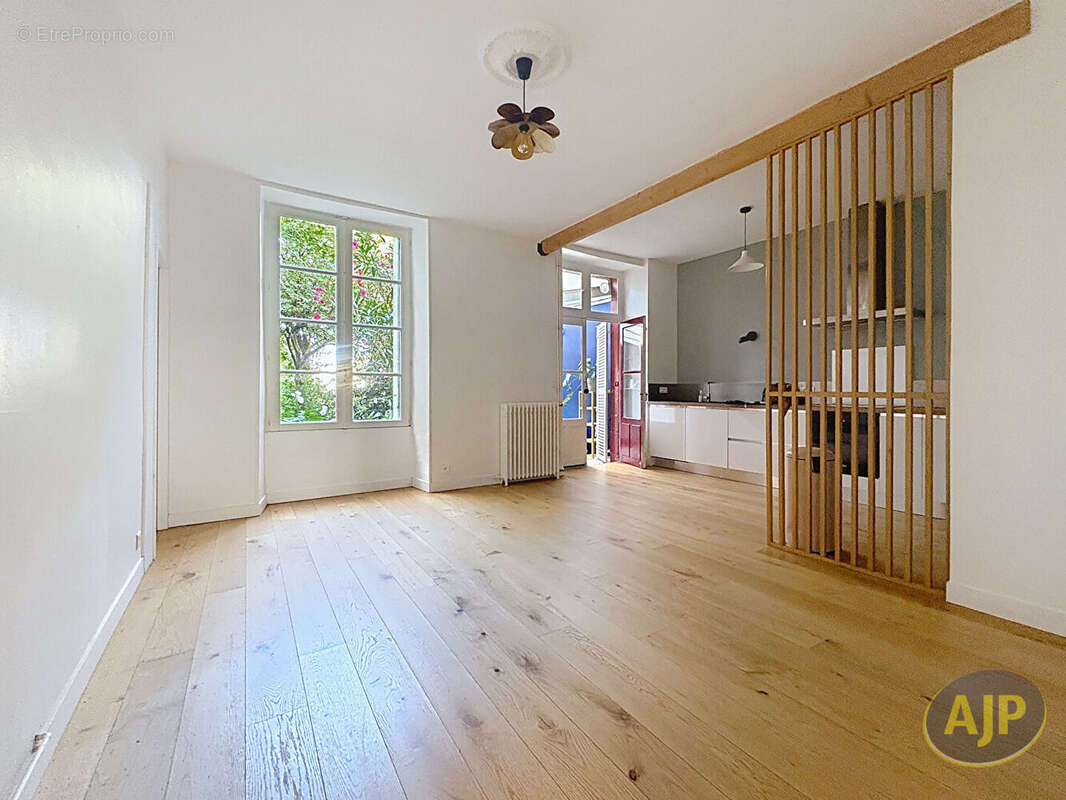 Nantes Dobrée / Sanitat : Un esprit « petite maison » avec jardin privatif - photo 5