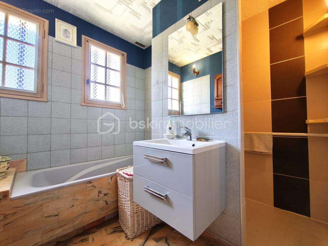 Maison familiale de 150 m² à rénover avec sous-sol complet - photo 11
