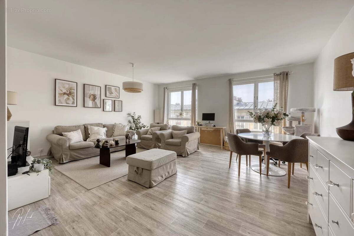 Appartement à PARIS-16E