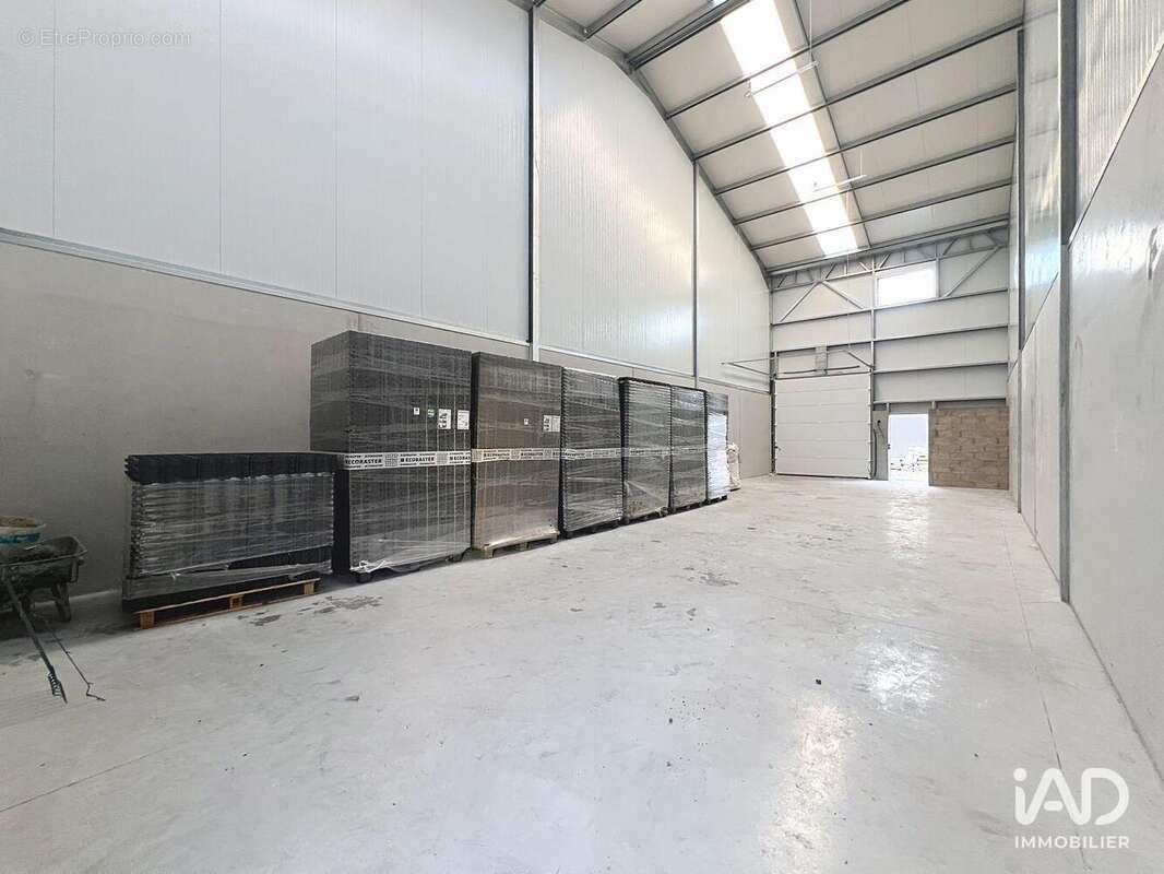 Commerce 121 m² à Brie-Comte-Robert  - photo 3