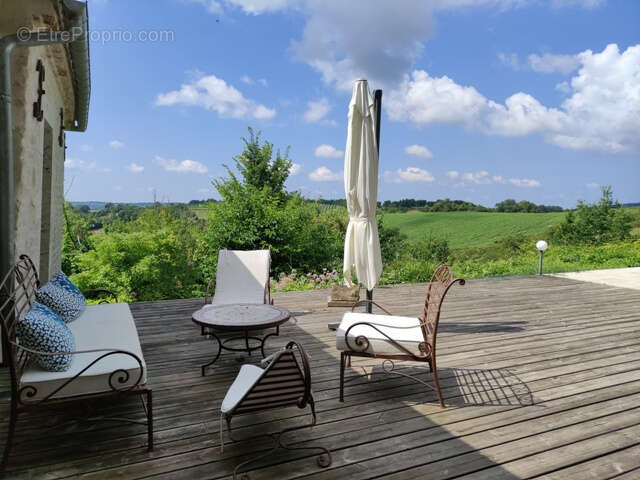Propriété de caractère en pierre avec vue dominante, piscine et dépendance - photo 18
