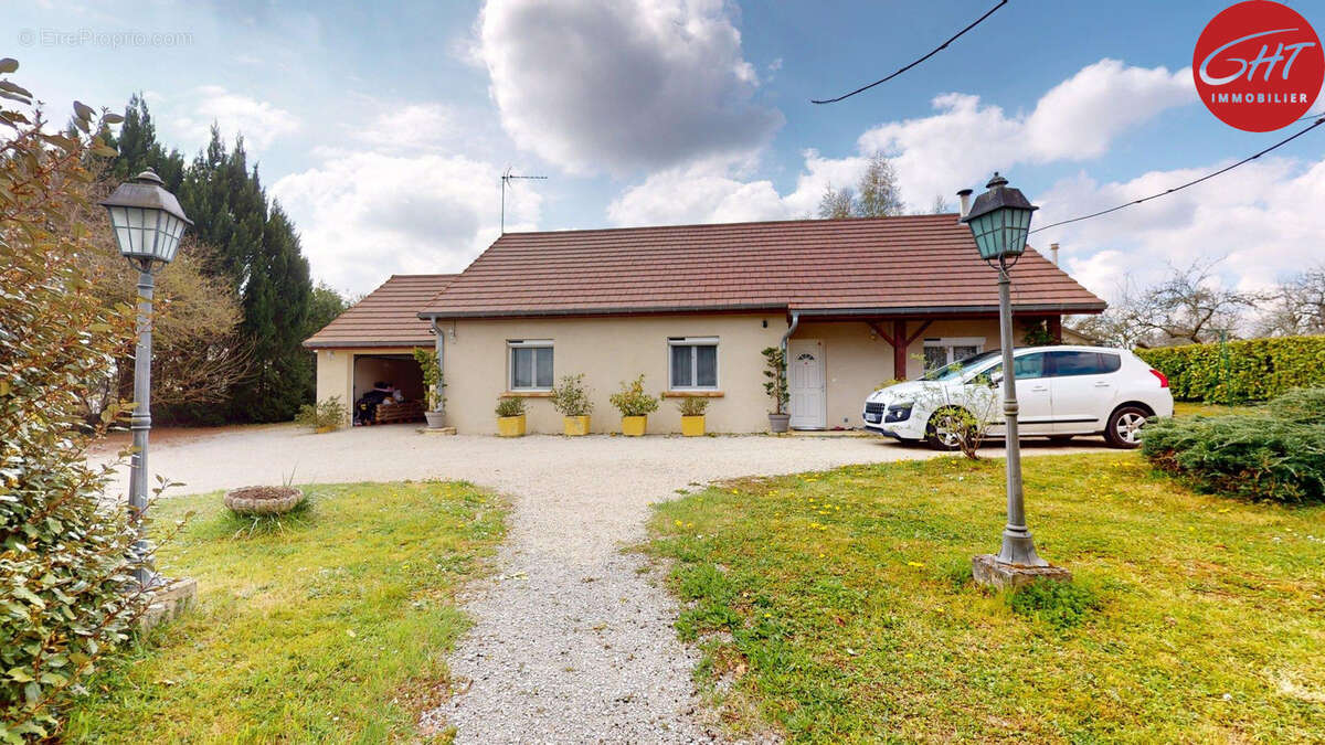 Maison à MONT-SOUS-VAUDREY