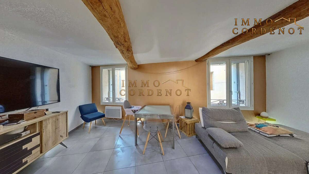 Appartement à FLASSANS-SUR-ISSOLE