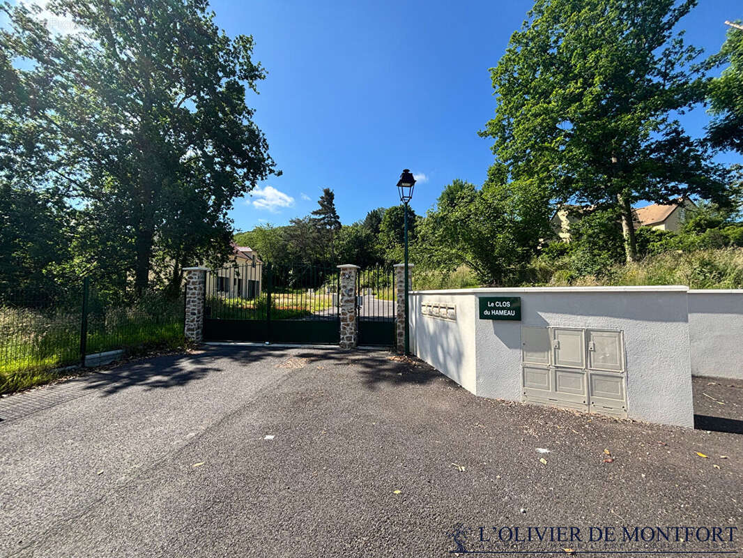 Terrain à MONTFORT-L&#039;AMAURY