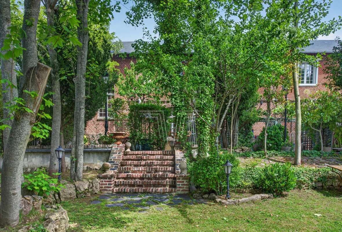 Trouville/centre. propriété d'exception 15 pièces. - photo 2