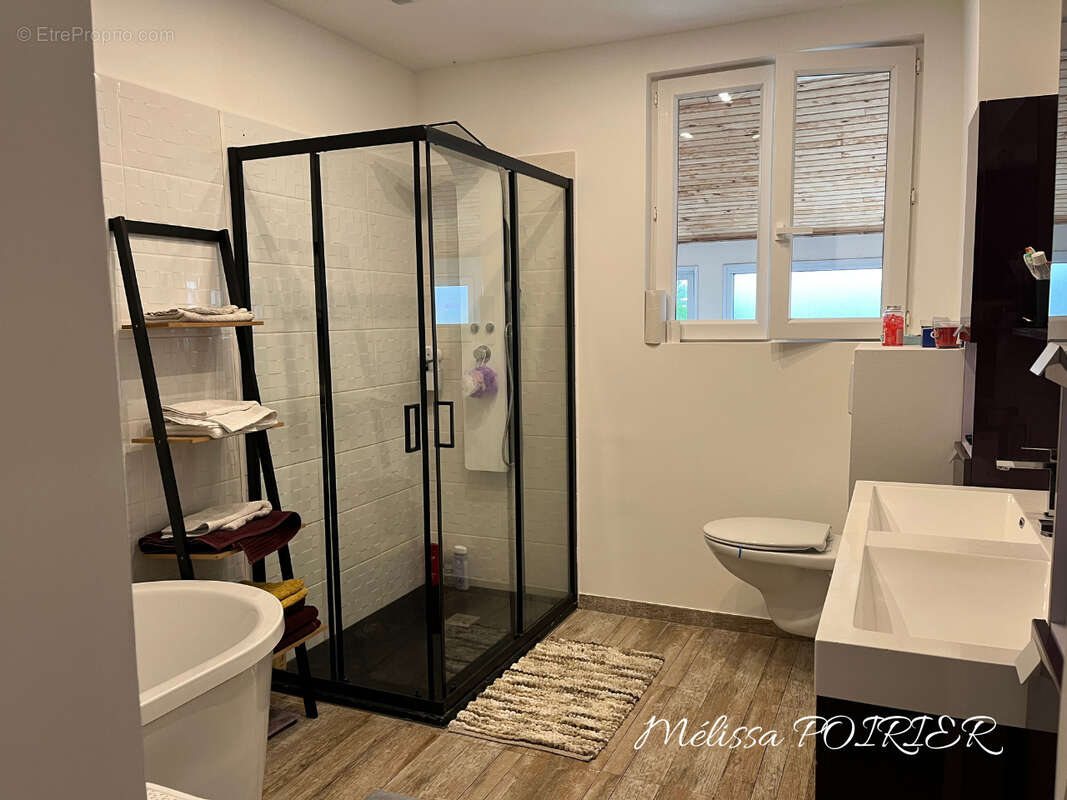 Maison à LES LANDES-GENUSSON