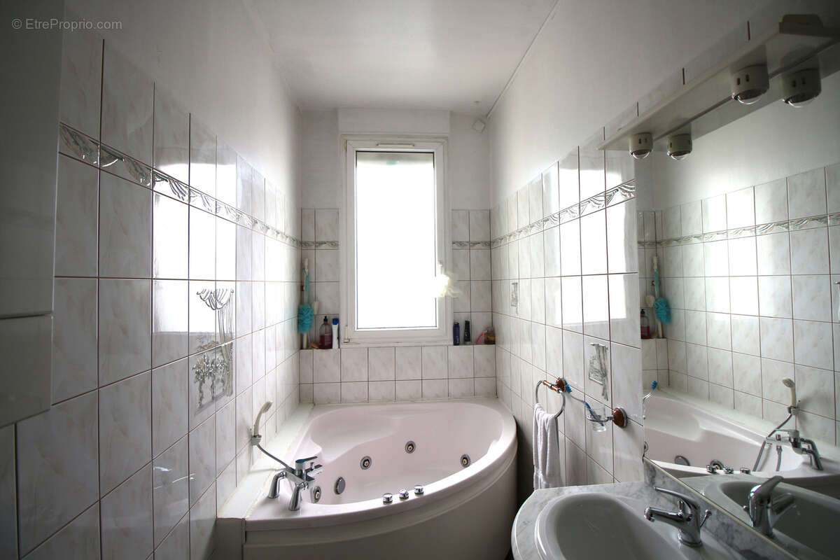 Maison à SAINT-MAUR-DES-FOSSES