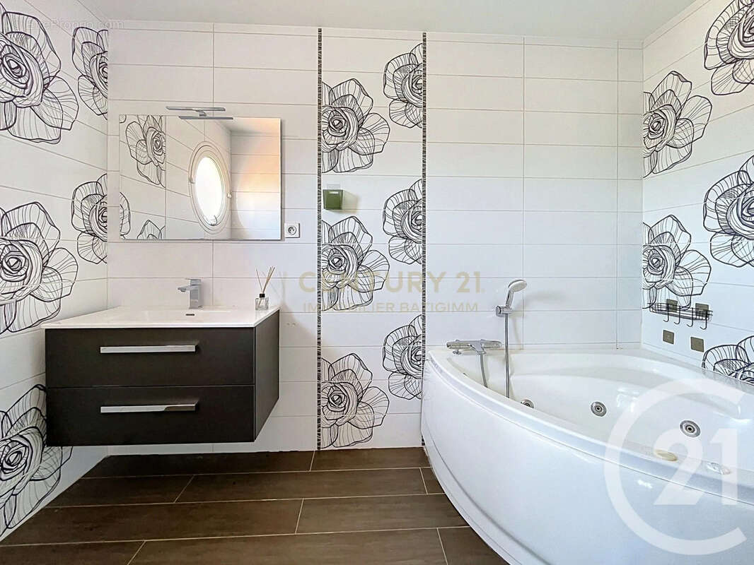 Maison 179 m² à Saint-Clair-De-La-Tour  - photo 10