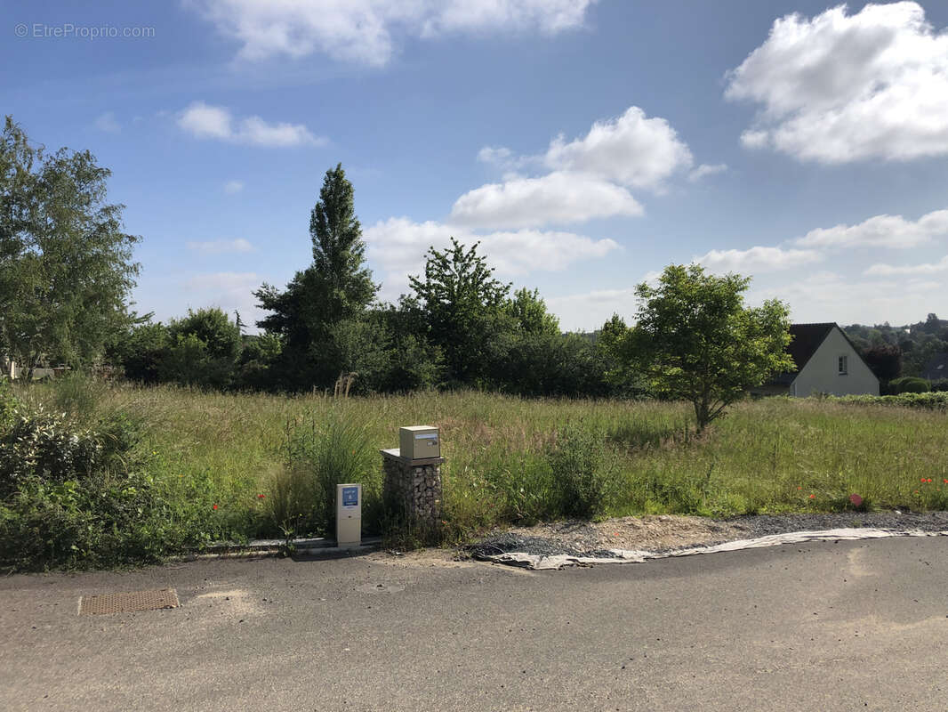 Terrain à AZAY-SUR-CHER