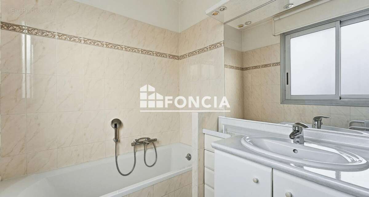 NICE OUEST - Rare : T4 89 m² baigné de lumière - 17 m² de balcons Sud-Ouest - 3ème étage - Box & cave - DPE B - photo 9
