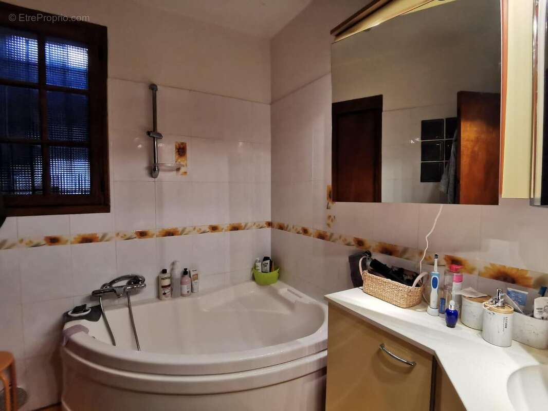   - Maison à LABEGUDE