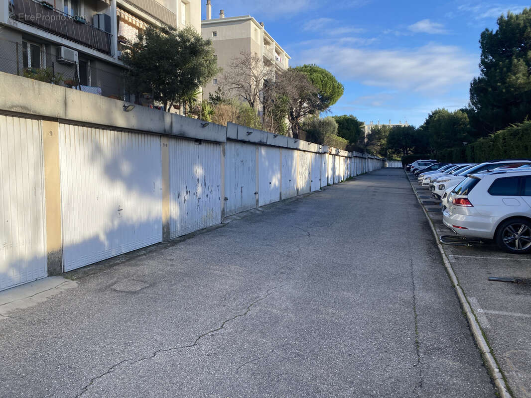 Parking à MARSEILLE-9E