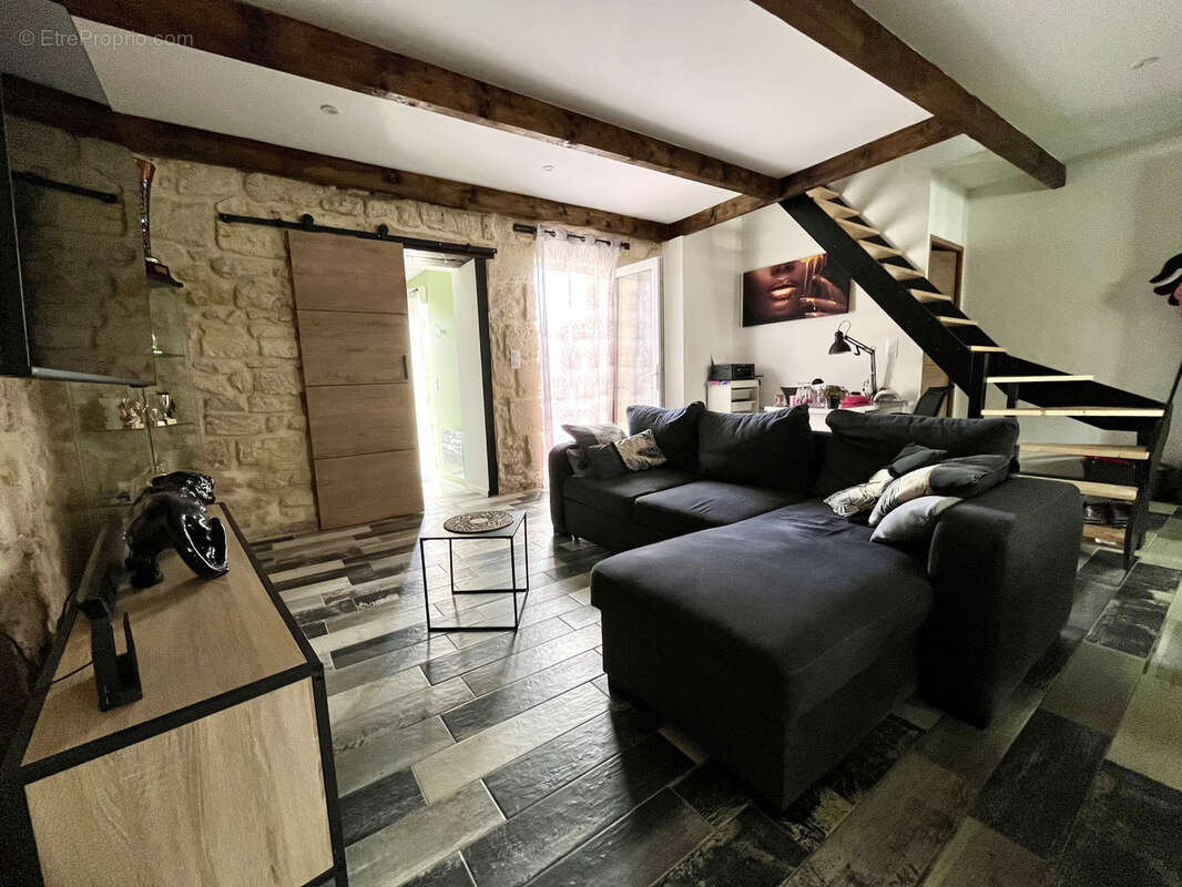 Maison à SAINT-YZAN-DE-SOUDIAC