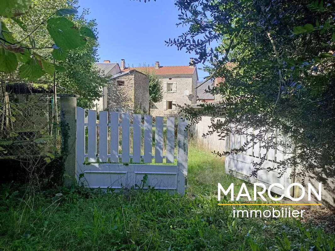 Maison à LE DONZEIL