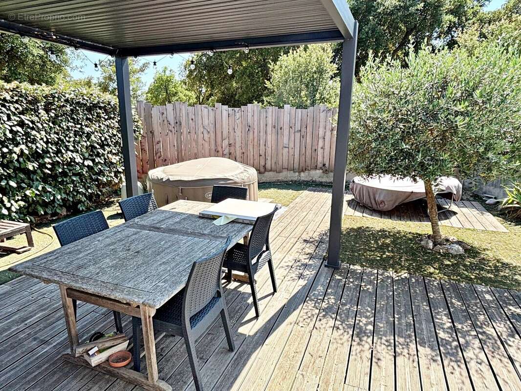 Maison à ROQUEBRUNE-SUR-ARGENS