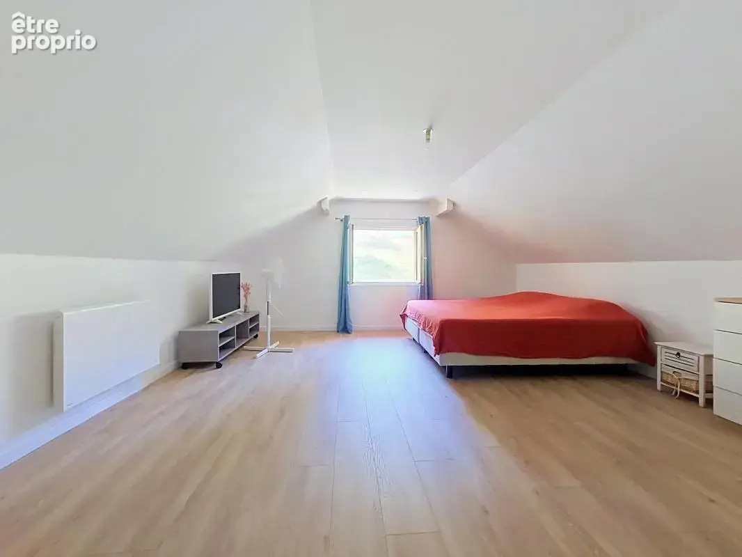 Maison 150 m² à La Tour  - photo 6