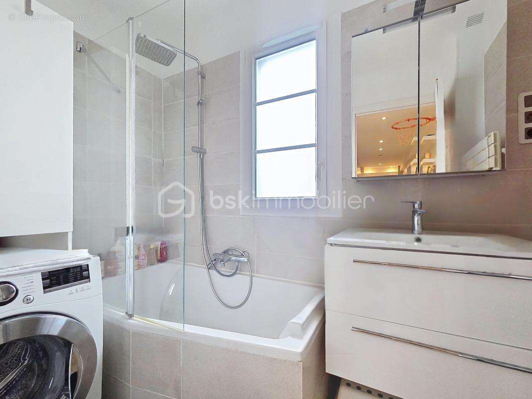 Appartement à LES PAVILLONS-SOUS-BOIS