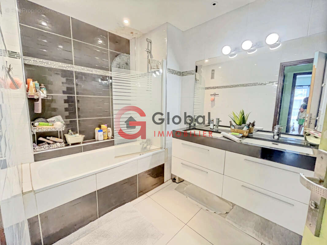 Appartement à MARSEILLE-5E