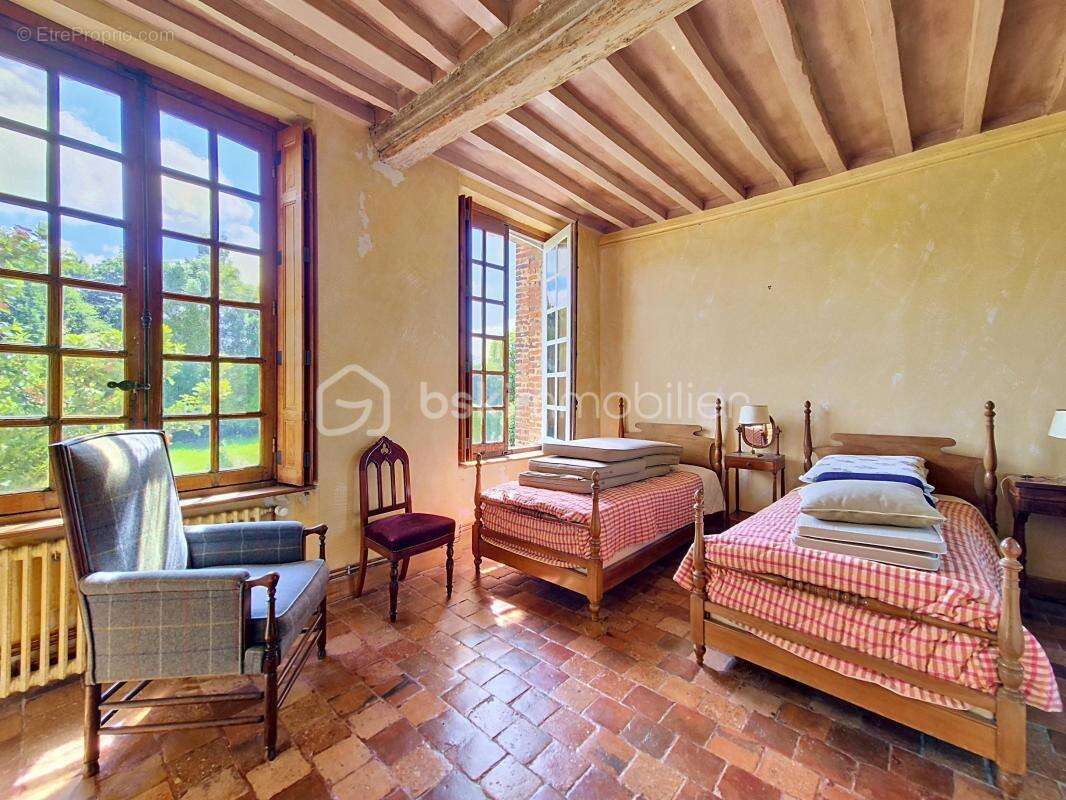 Élégante maison de maître, avec deux maisons d'amis, sur plus de 2Ha de terrain, à 9 kms de Honfleur ! - photo 13