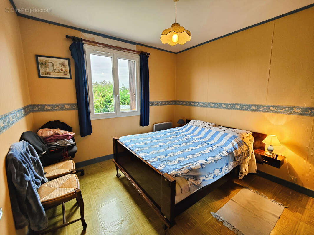 Maison à LAROCHE-SAINT-CYDROINE