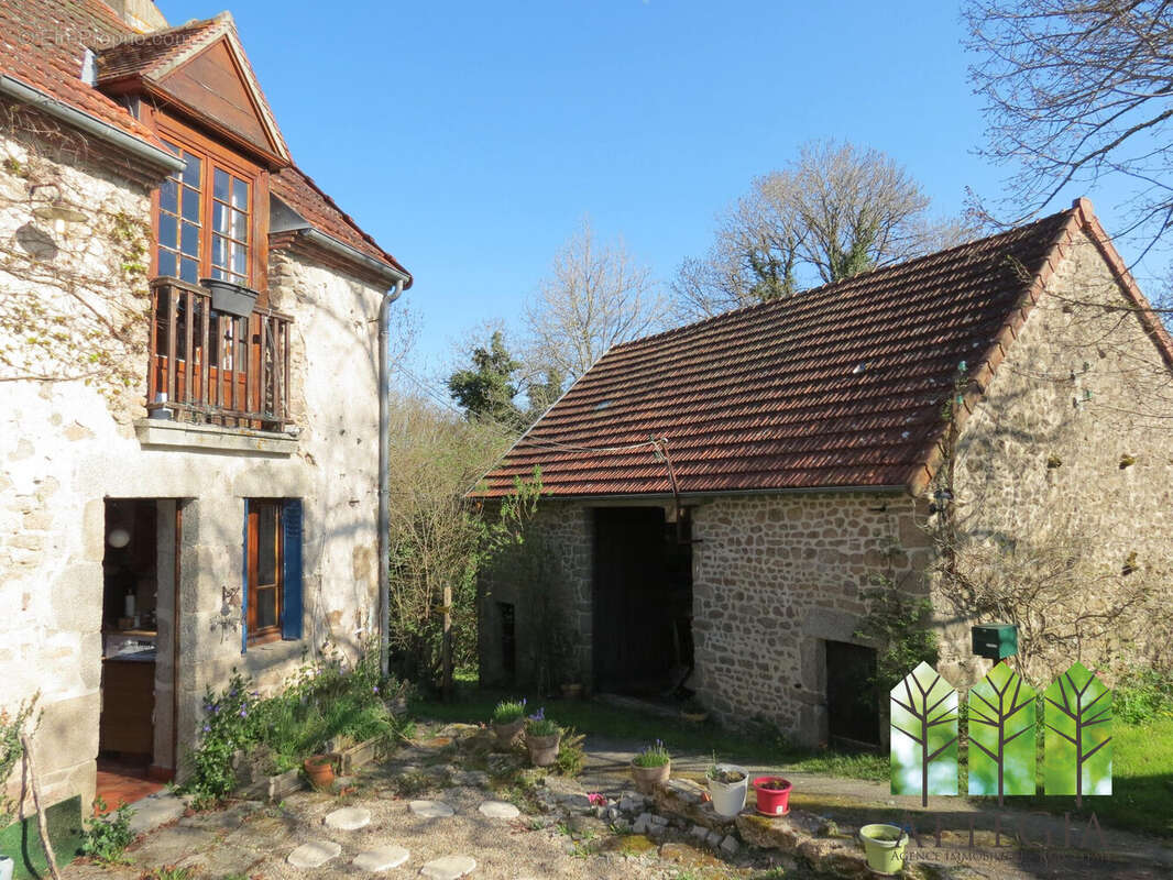 Maison à ROCHES