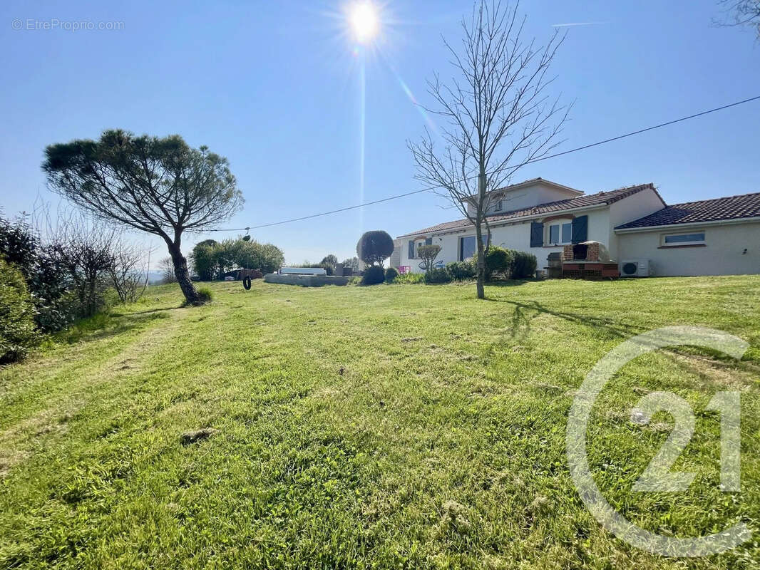 Maison 154 m² à L'isle-Jourdain  - photo 2