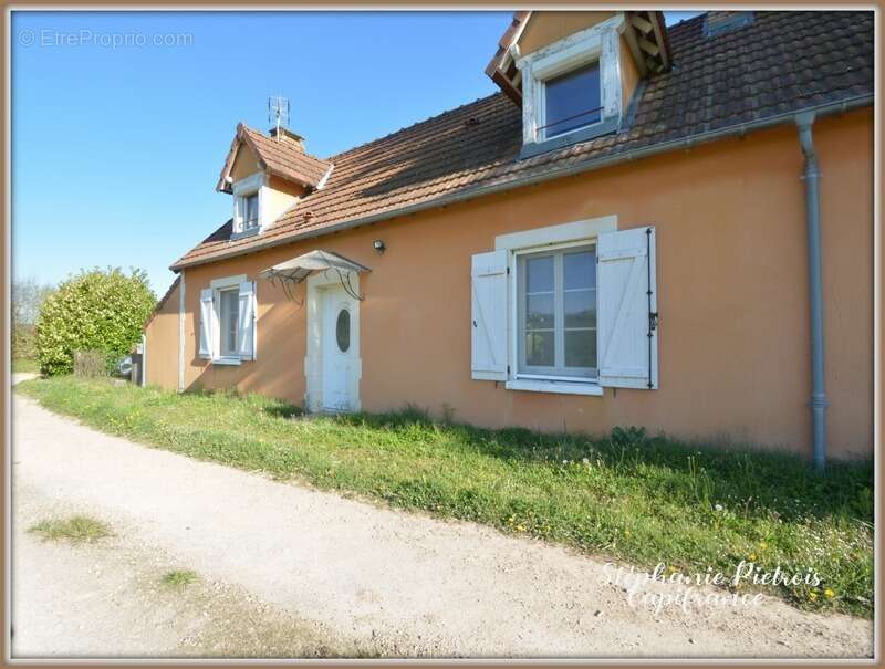 Maison à IVOY-LE-PRE