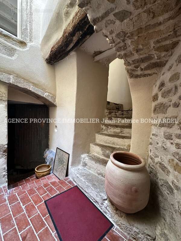 Maison 135 m² à Taulignan  - photo 20